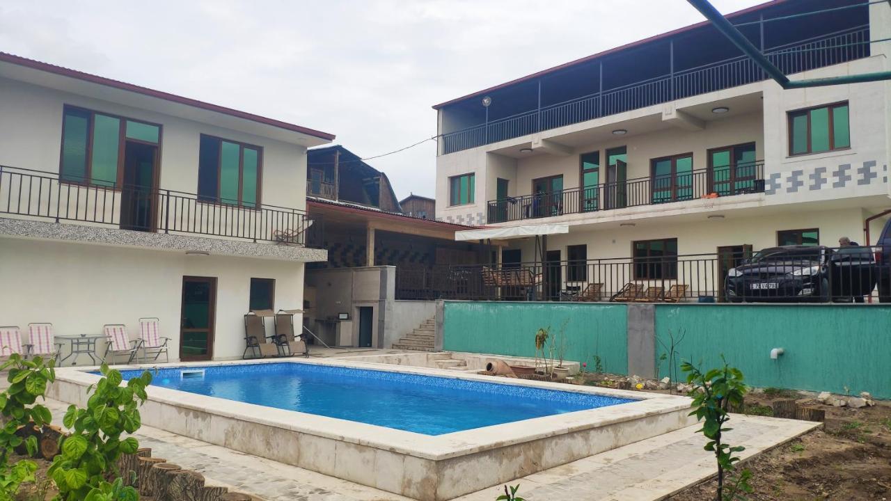 Apex Rest House Of 10 Rooms And Pool Jerevan Buitenkant foto
