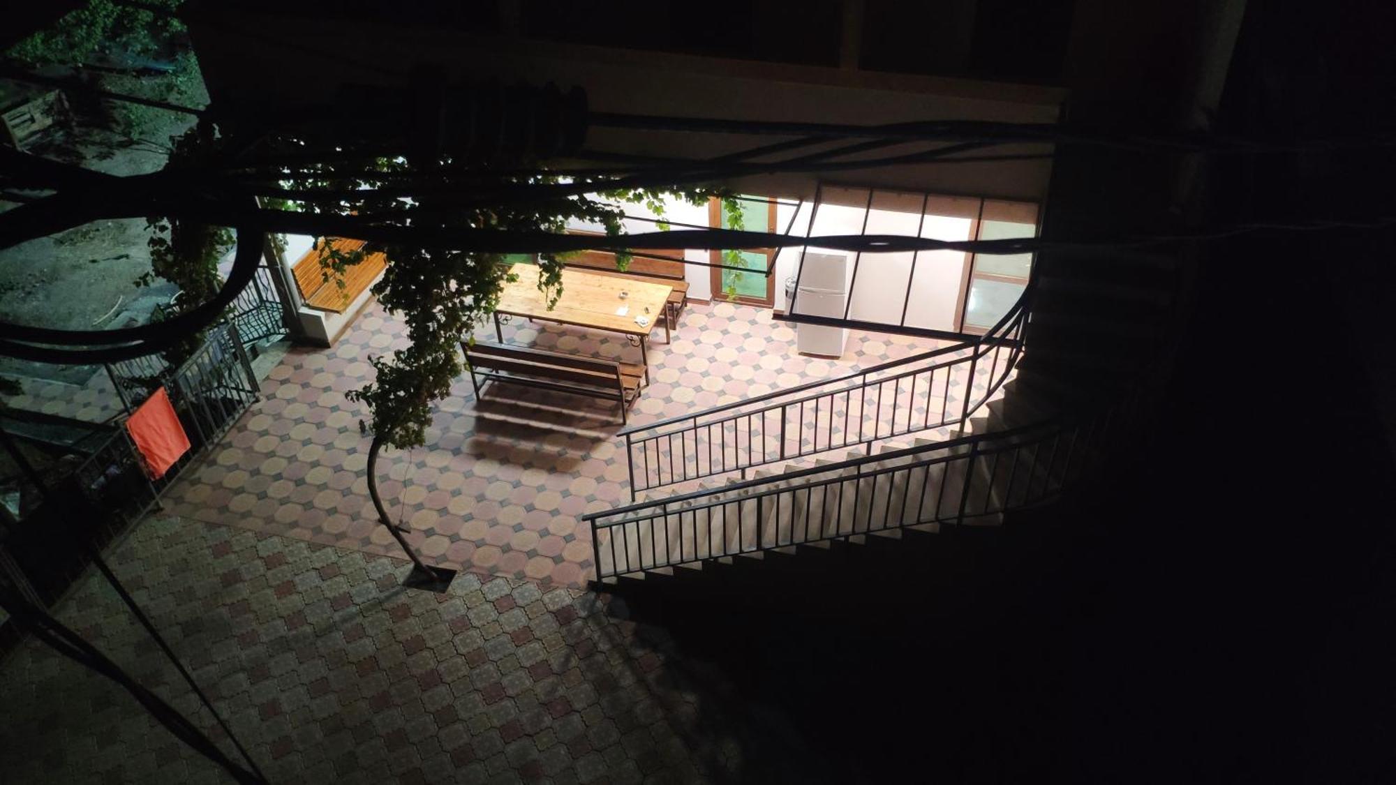 Apex Rest House Of 10 Rooms And Pool Jerevan Buitenkant foto