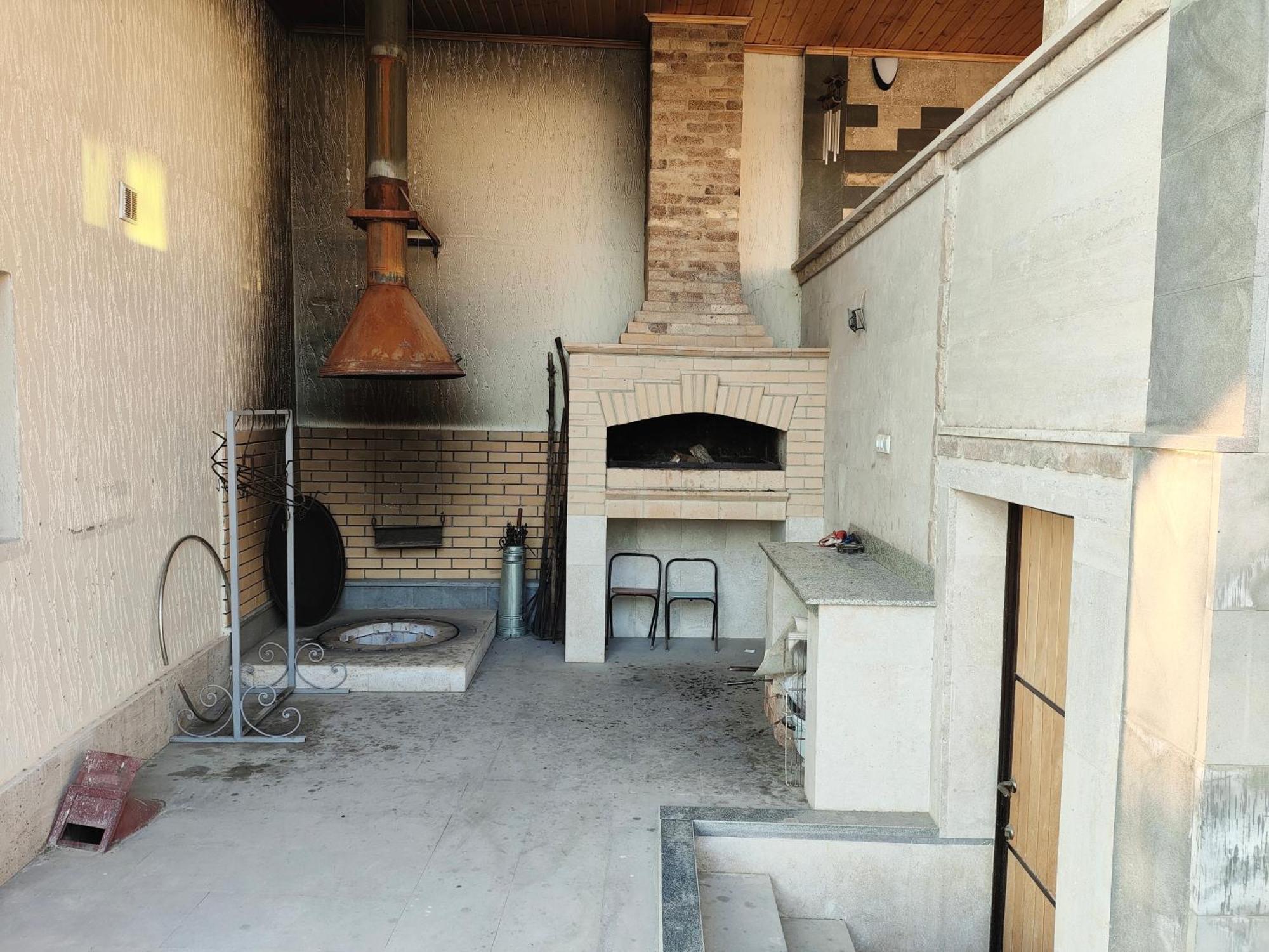 Apex Rest House Of 10 Rooms And Pool Jerevan Buitenkant foto