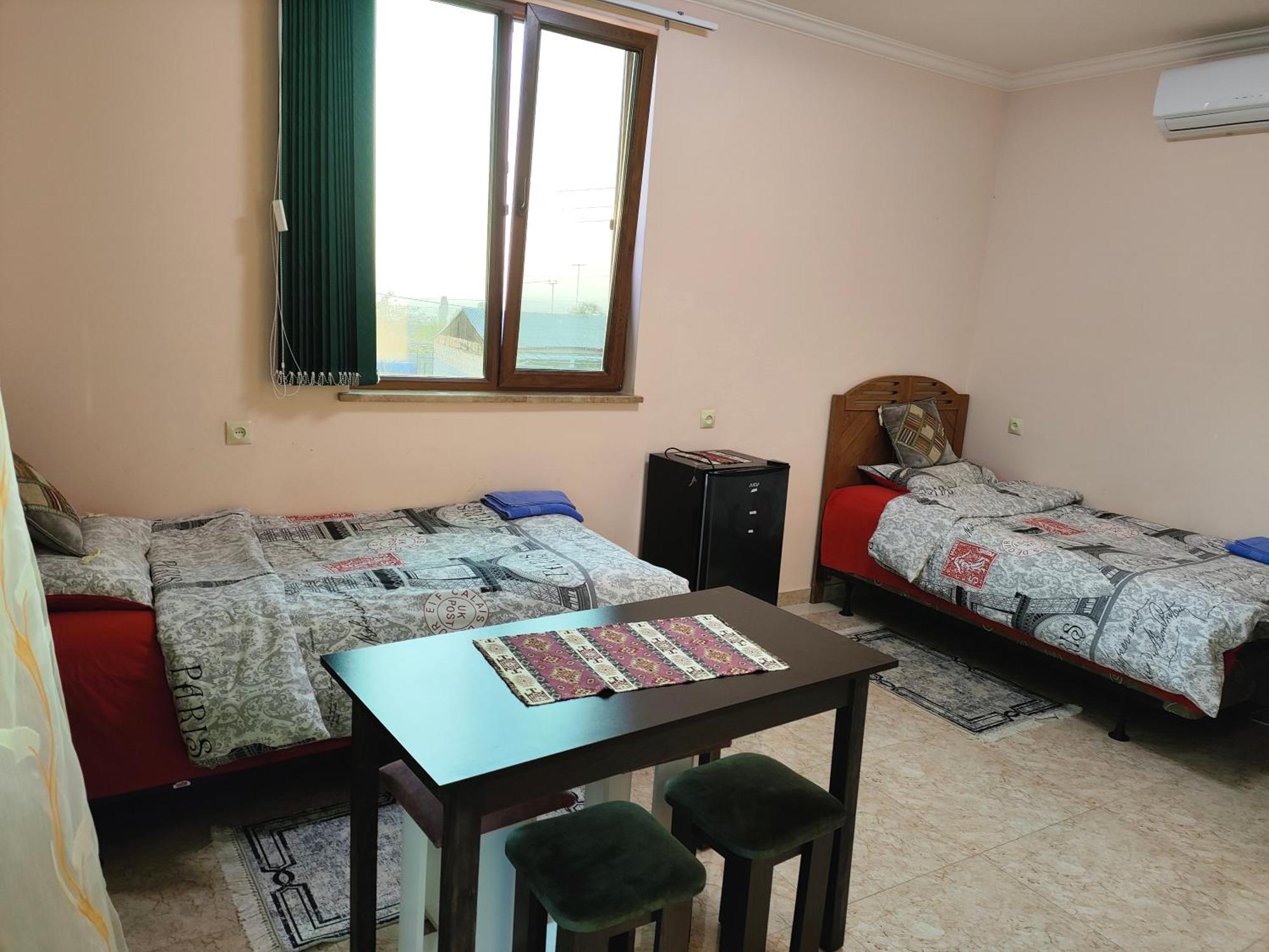 Apex Rest House Of 10 Rooms And Pool Jerevan Buitenkant foto