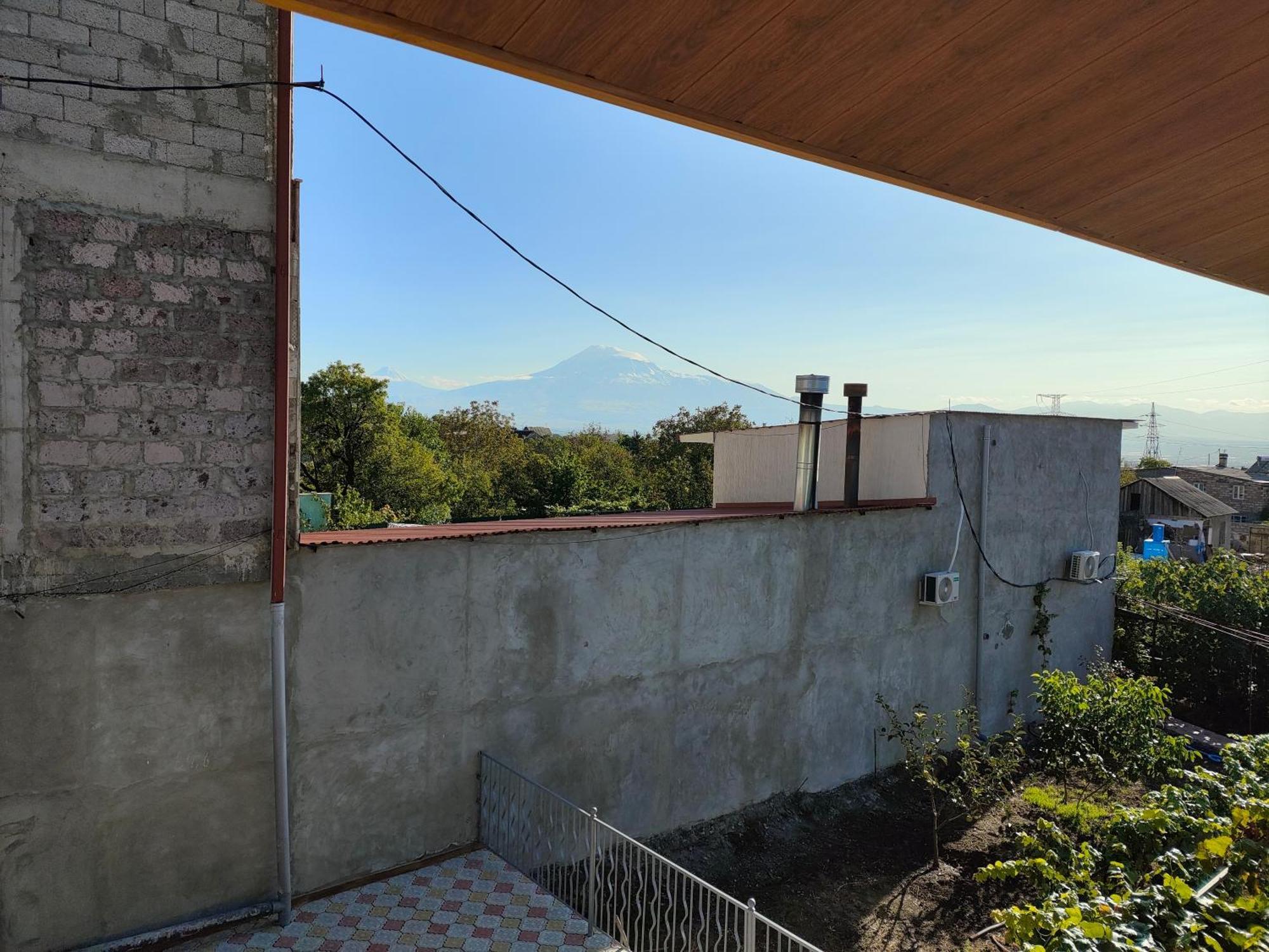 Apex Rest House Of 10 Rooms And Pool Jerevan Buitenkant foto