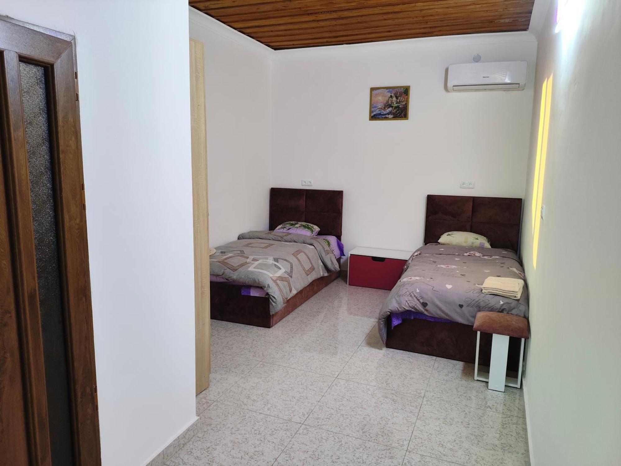 Apex Rest House Of 10 Rooms And Pool Jerevan Buitenkant foto