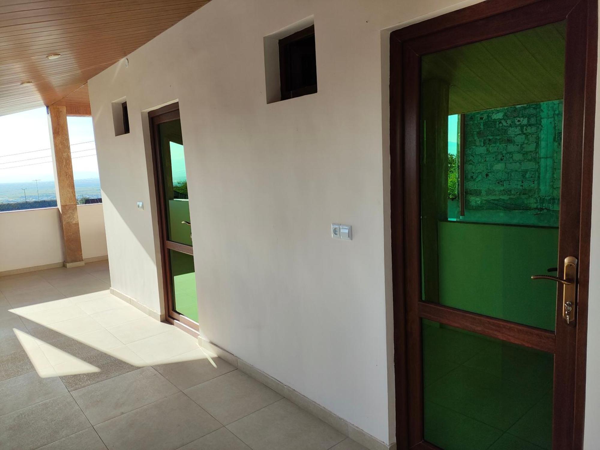 Apex Rest House Of 10 Rooms And Pool Jerevan Buitenkant foto